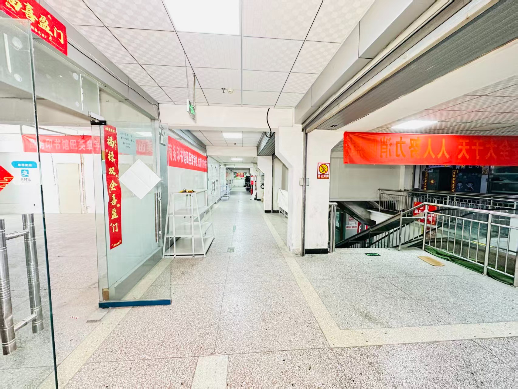 河洛路引入人工智能技术应用场景，推动AI与商业、零售、电商、企业服务等领域融合发展。